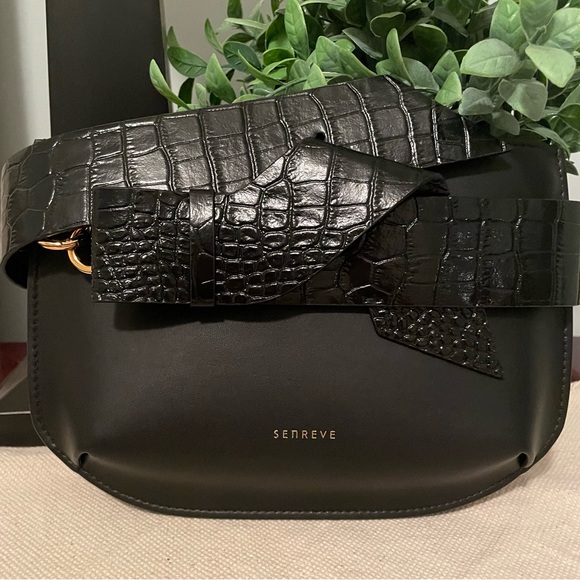 Senreve Handbags - NWOT Senreve Poema Pouch black